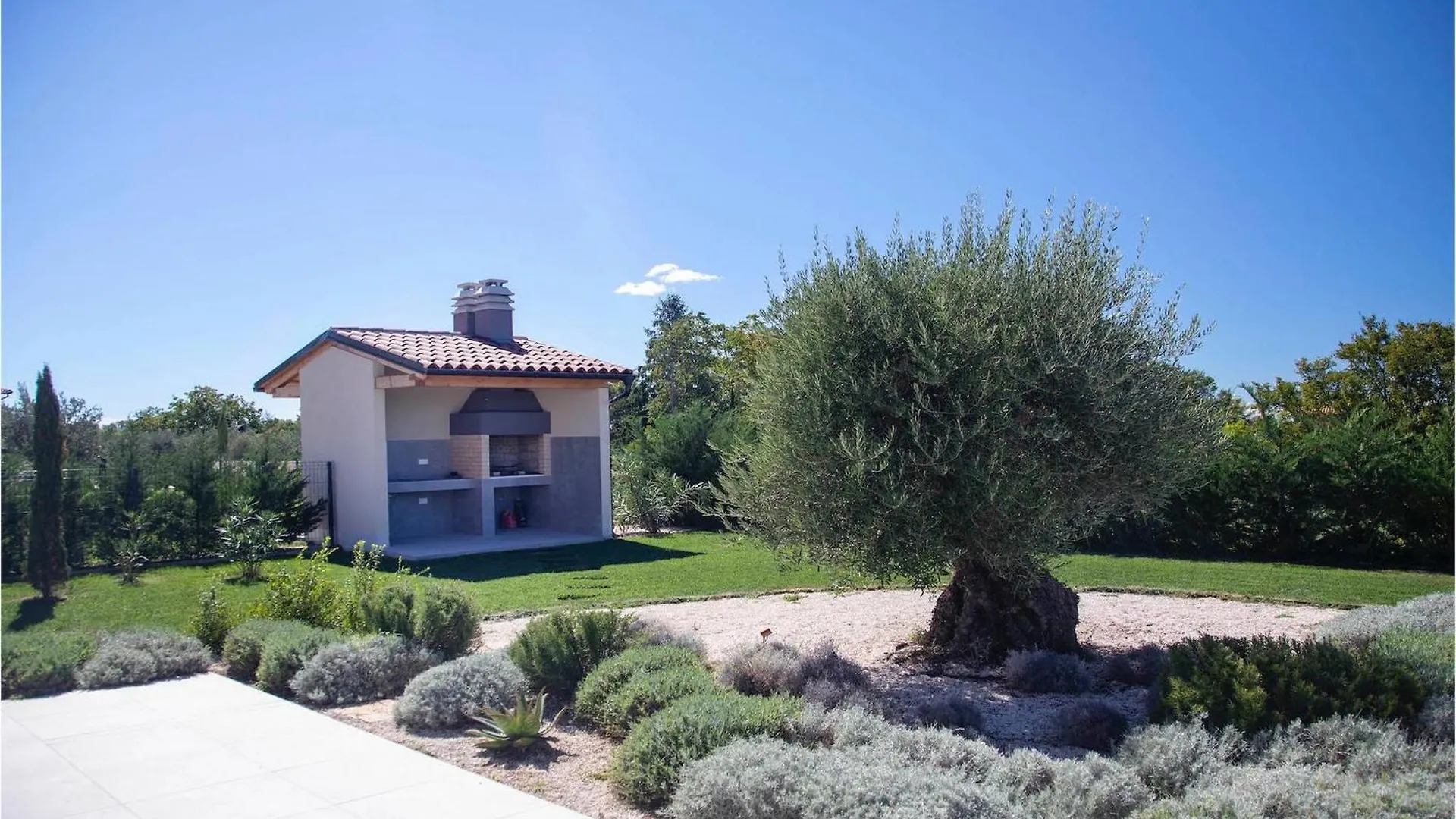 בית נופש Villa Luna Smoljanci